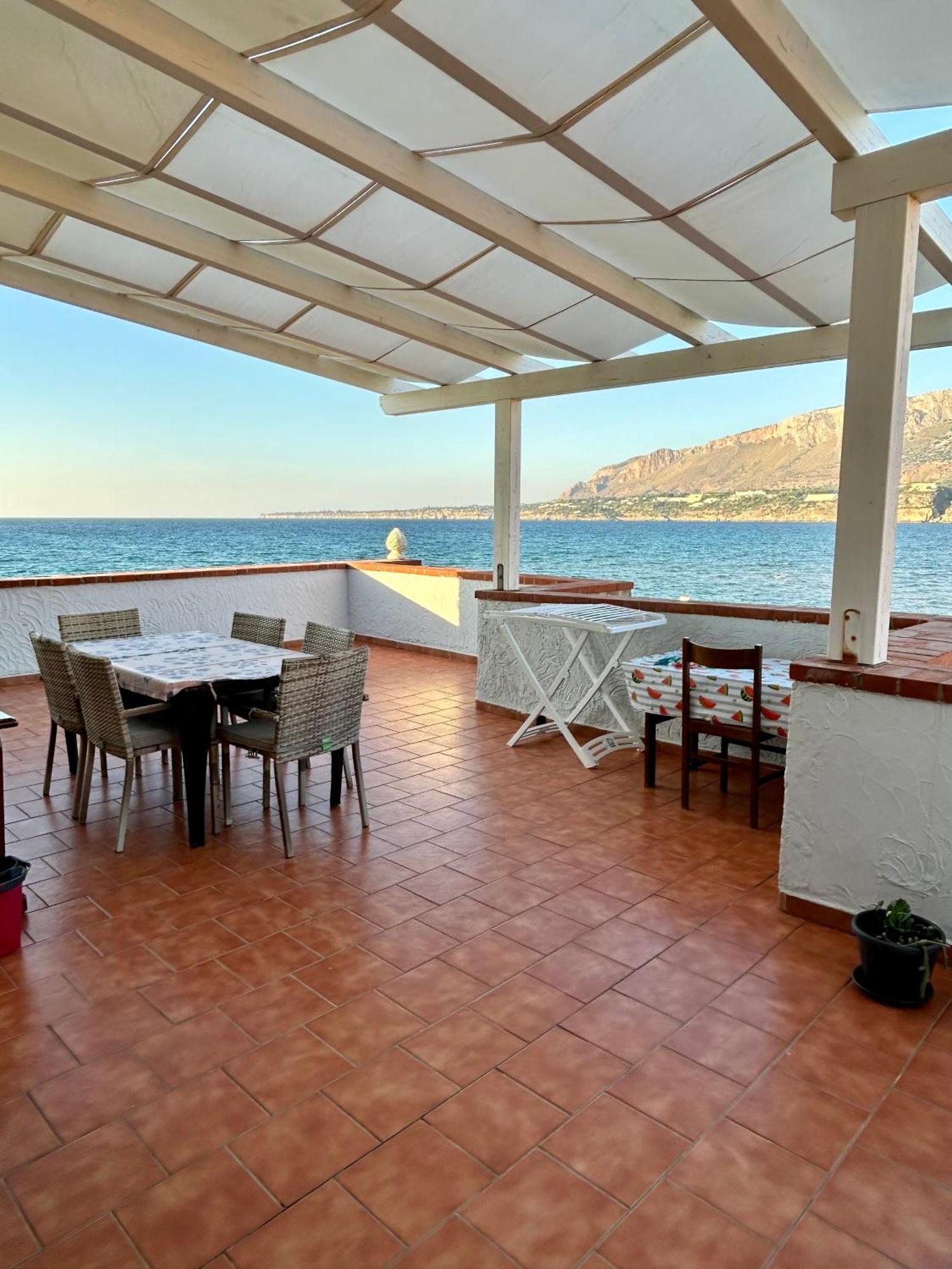 Casa Vacanza Barbera - In Riva Al Mare Villa Trappeto  Exterior foto